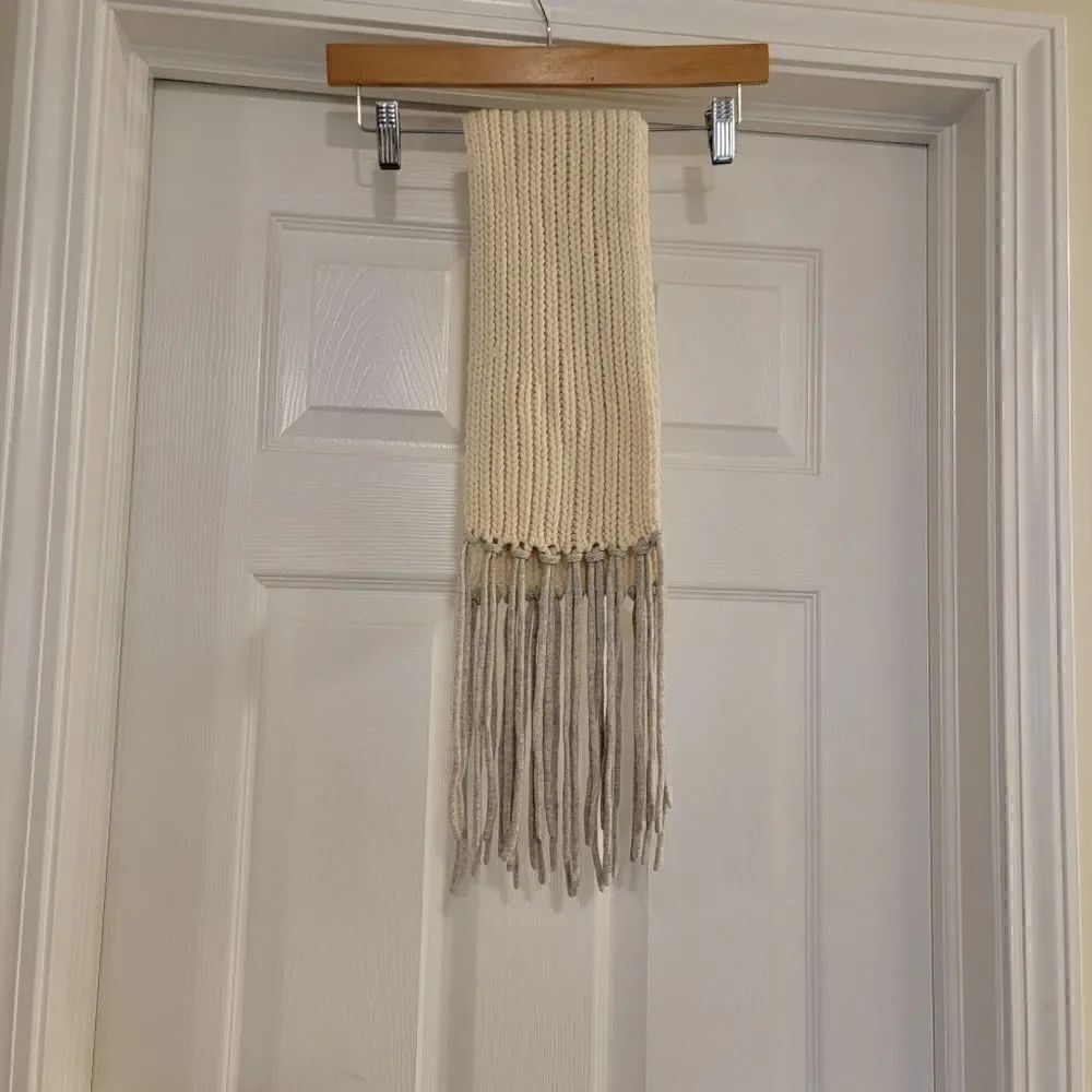J. CREW Chunky knit fringe scarf ONE SIZE natural